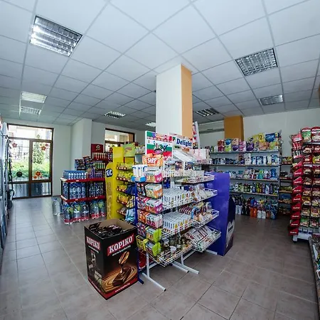 Prestige - Full Board アパート